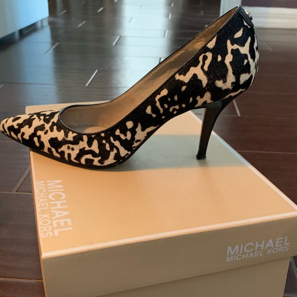 Michael Kors size 6M Cow Print Shoes